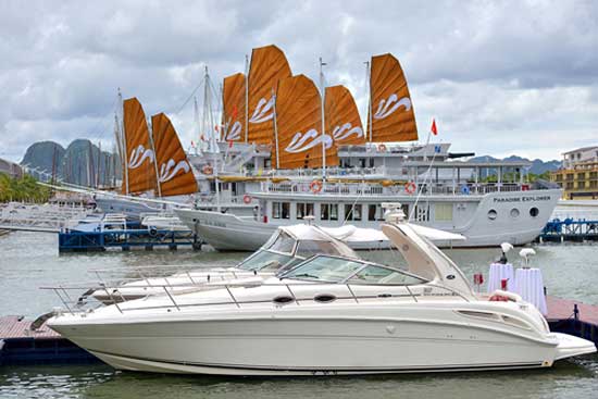 Thưởng ngoạn non nước Vịnh Hạ Long trên du thuyền 5 sao Paradise Luxury 2016