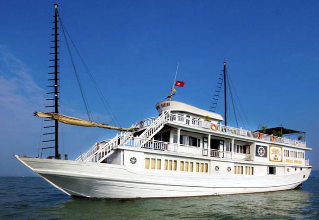 Golden Lotus Cruises halong bay