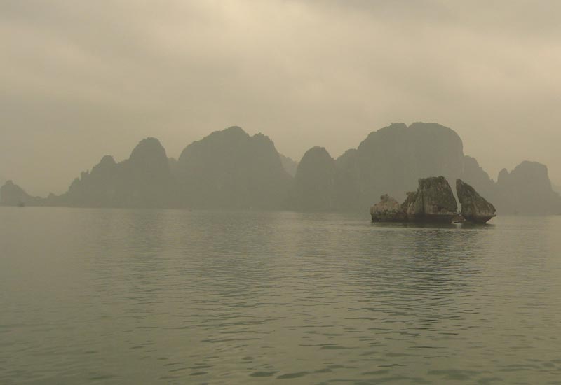 Halong Bay weather in March