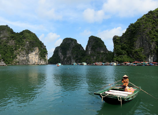 Thăm làng chài trên vịnh Hạ Long
