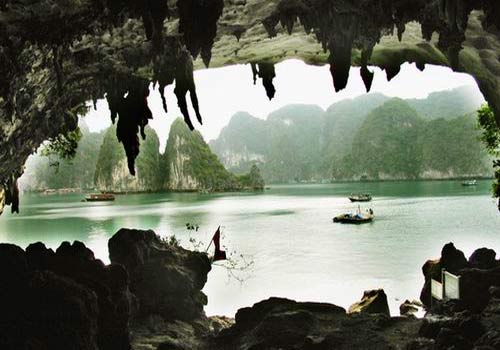 Halong Bay islands and islets Photos