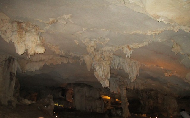 Thien Canh Son cave stalactite 