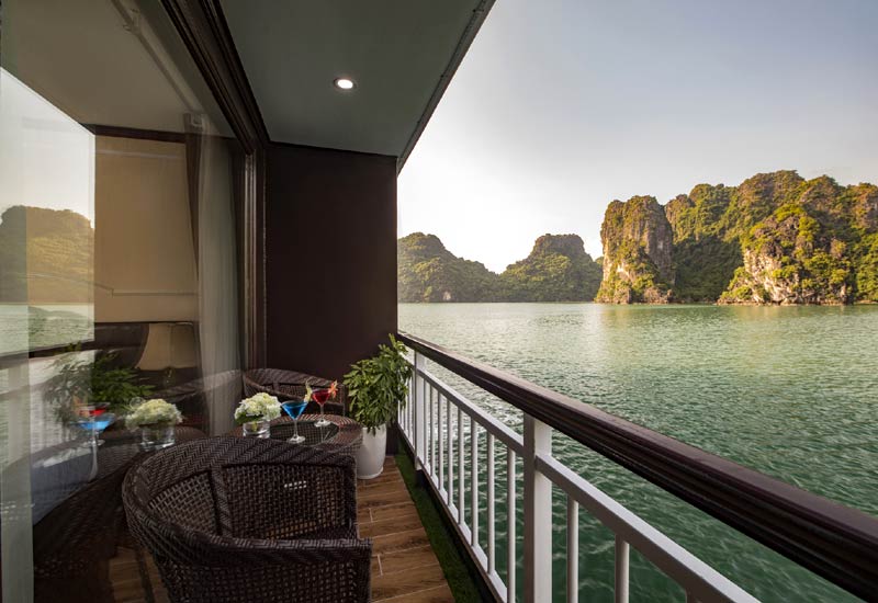 Stopping To Welcome Visitors To Halong Bay For Two Weeks