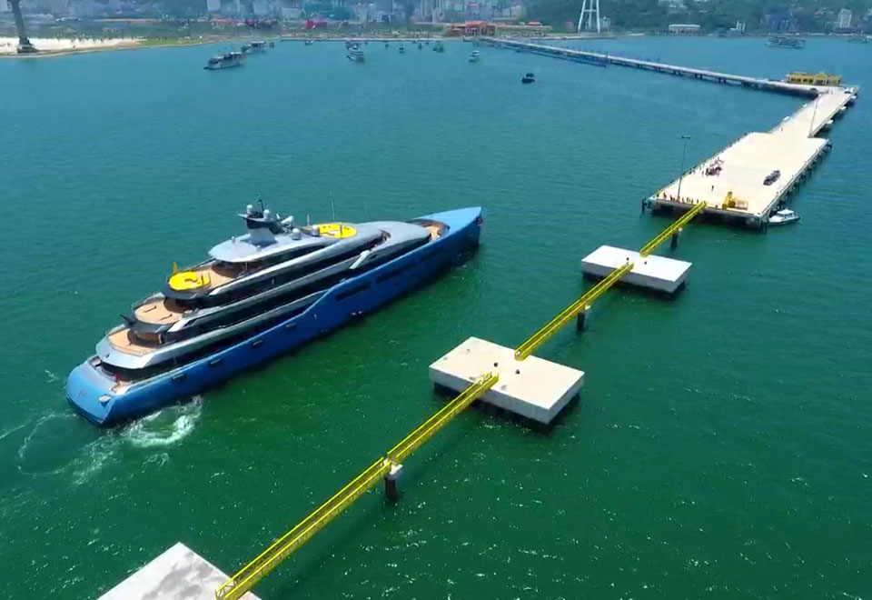 British billionaire sails Aviva yacht in Halong Bay, Vietnam