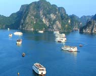 Switzerland casts bronze plaques of Ha Long Bay