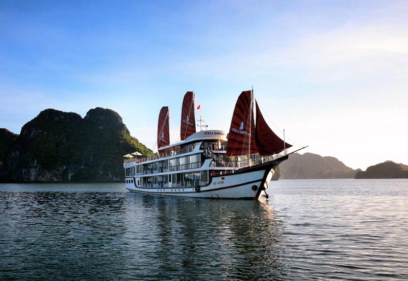 Best Things to Do on Perla Dawn Sails