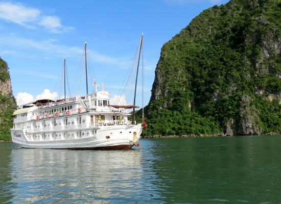 Halong Bay Boat Trip