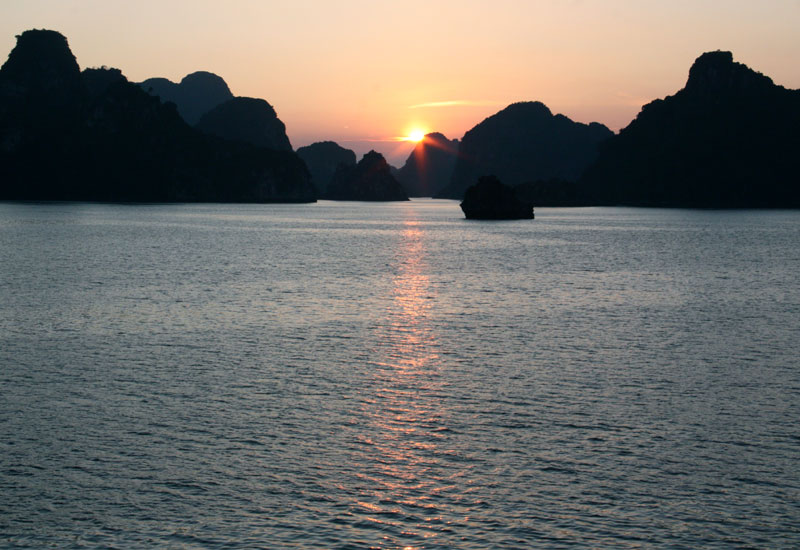 How to Get to Halong Bay from Cuba?