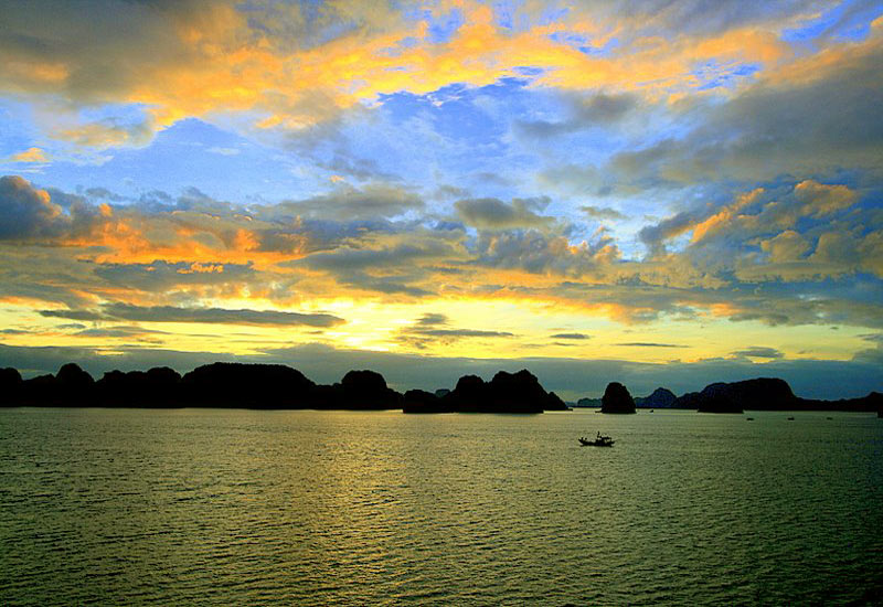 How to Get to Halong Bay from Dominica?