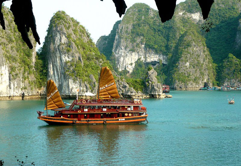 How to Book a Halong Bay Cruise from Kiribati?