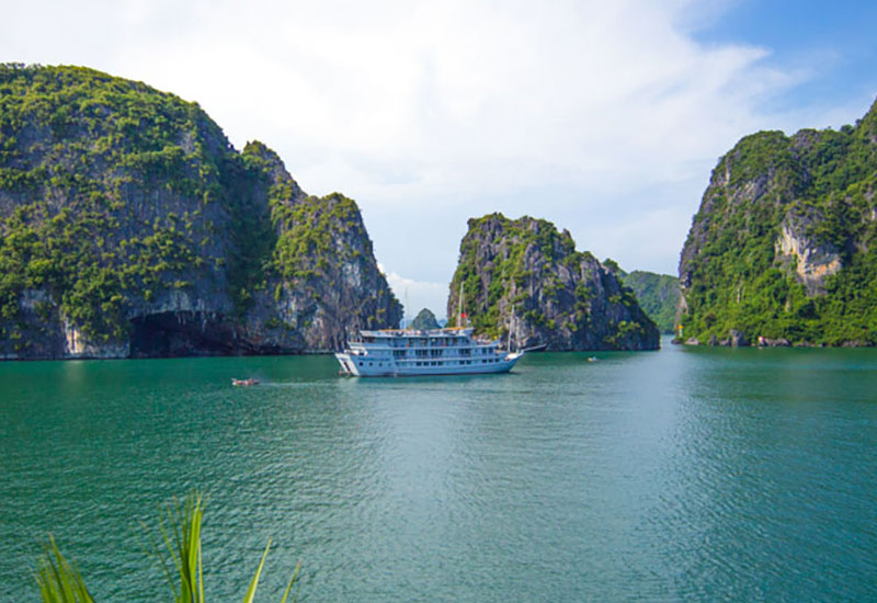 How to Get to Halong Bay from Netherlands Antilles?