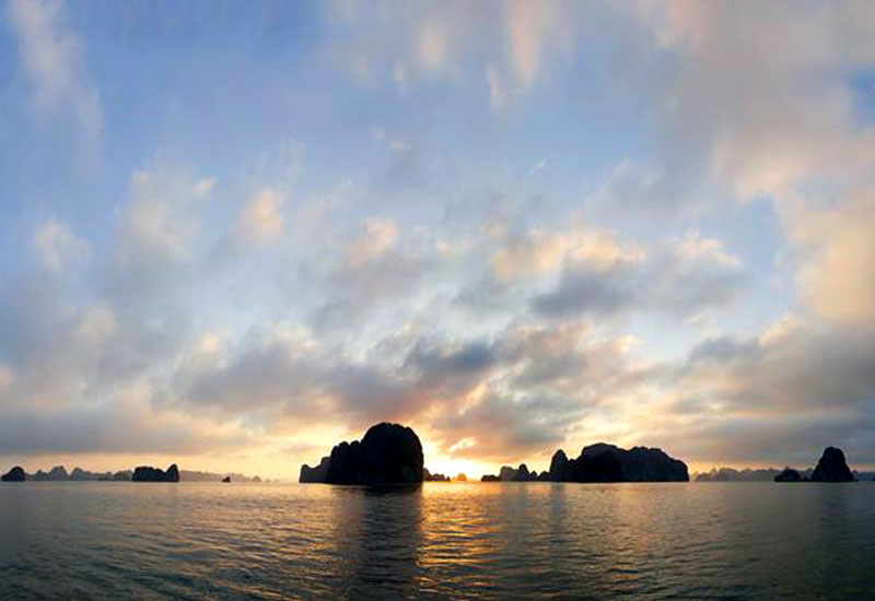 How to Get to Halong Bay from St. Kitts and Nevis?