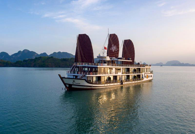 How to Get to Halong Bay from Suriname?