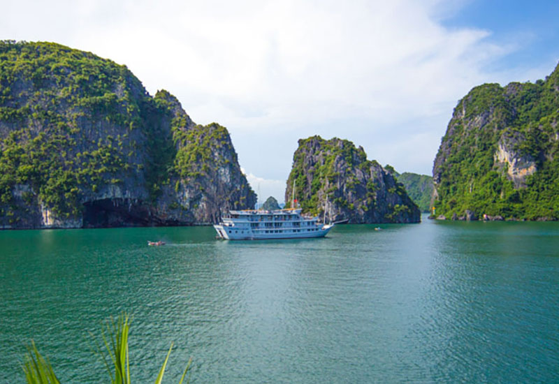 How to Book a Halong Bay Cruise from Quang Tri?