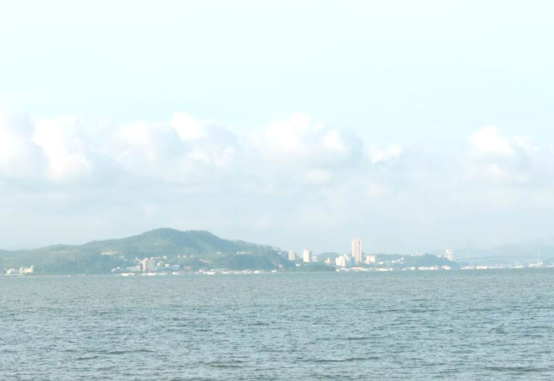 How to Book a Halong Bay Cruise from Binh Duong?