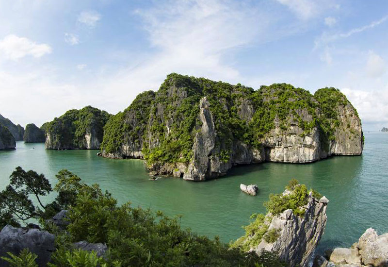 How to Get to Halong Bay from Guam?