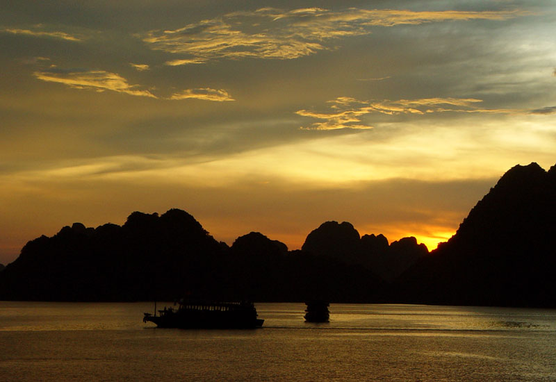 How to Book a Halong Bay Cruise from Costa Rica?