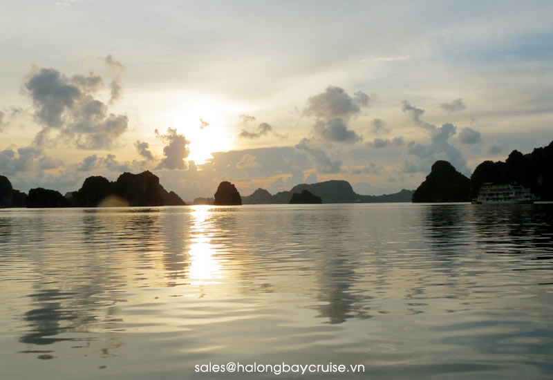 How to Get to Halong Bay from Chile?
