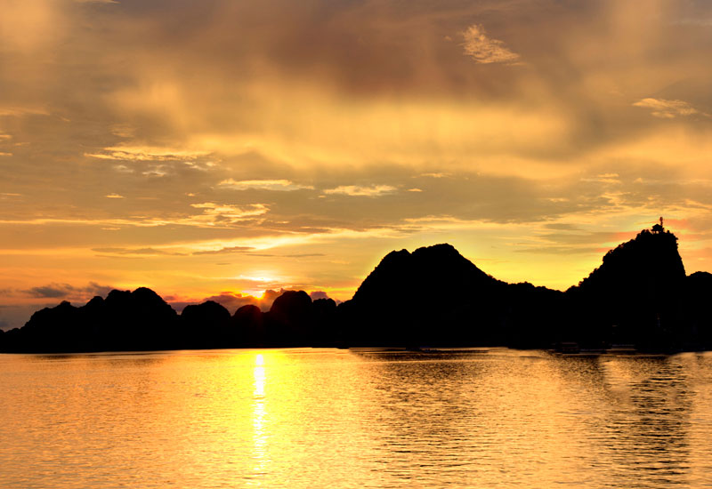 How to Book a Halong Bay Cruise from Denmark?
