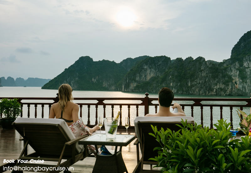 Choose Halong bay cruise to fit in your pocket