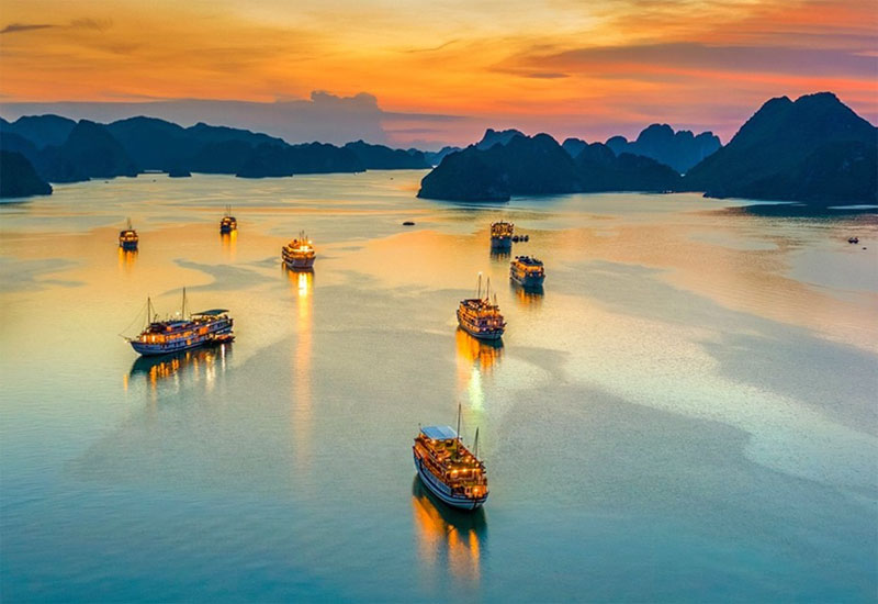 What to Do at Night in Halong Bay?