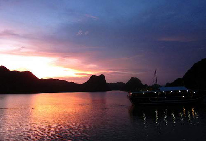  How to Book a Halong Bay Cruise from Dominica?