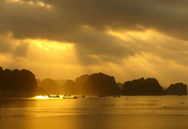 How to Get to Halong Bay from East Timor?