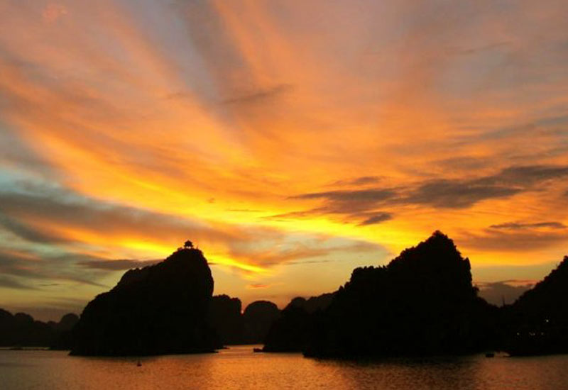How to Book a Halong Bay Cruise from Ecuador?