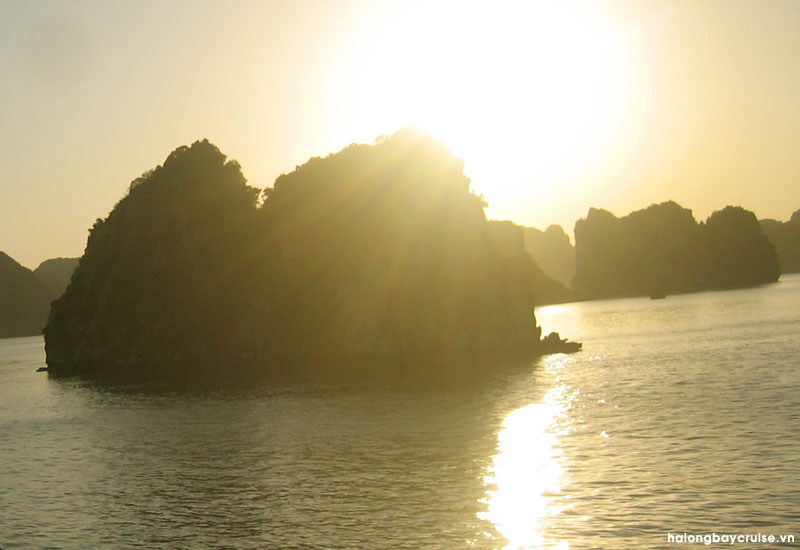 How to Book a Halong Bay Cruise from Colombia?