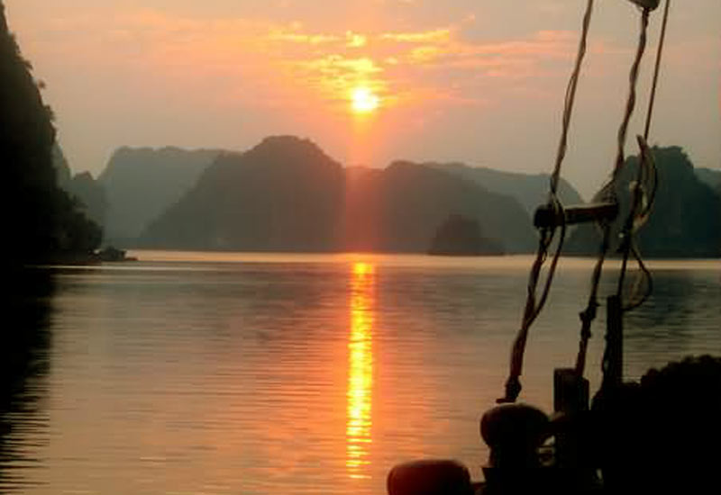 How to Get to Halong Bay from El Salvador?