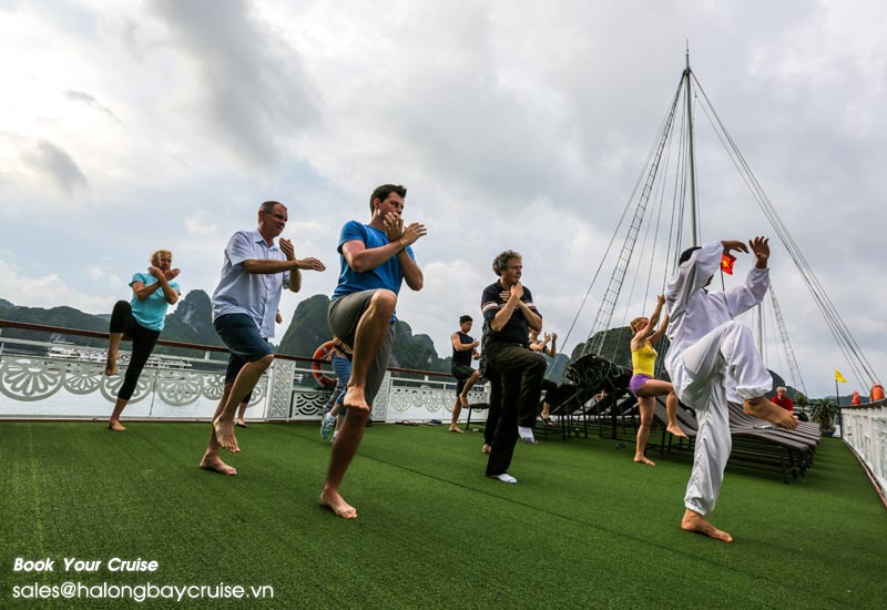 2 - Day Oriental Sails Junk Cruise of Halong Bay from Hanoi