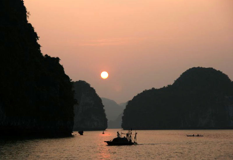 How to Book a Halong Bay Cruise from Hong Kong SAR?