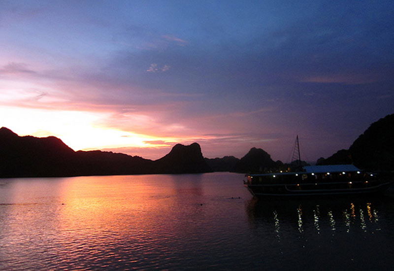 How to Book a Halong Bay Cruise from Estonia?
