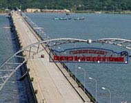 Ha Long Bay wonder makes Vietnamese businessmen excited