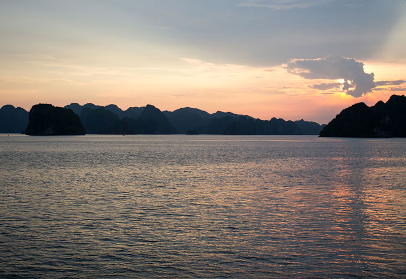 How to Book a Halong Bay Cruise from Reunion?