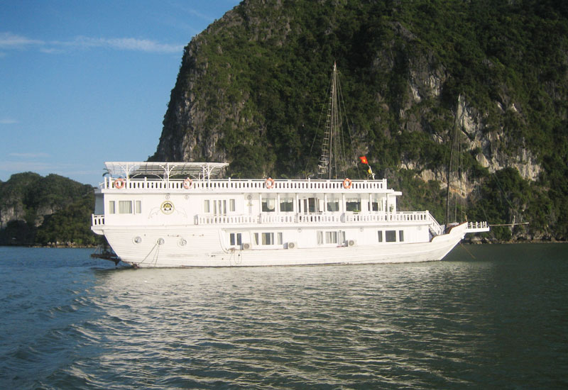 How to Book Legend White Dolphin Cruise?