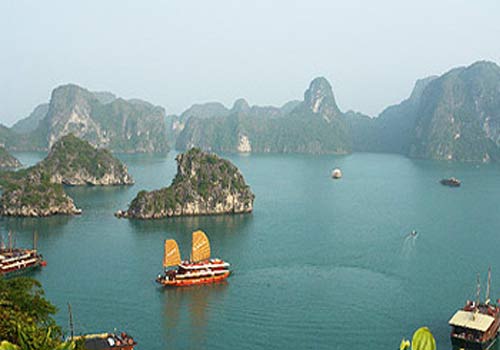 Halong Bay islands and islets Photos