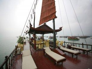 Elizabeth Sails