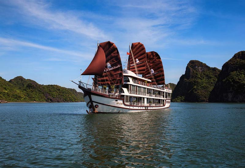 Perla Dawn Sails 3 Days 2 Nights in Lan Ha Bay