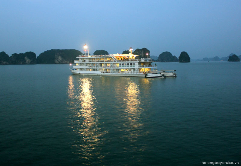 Au Co Cruises